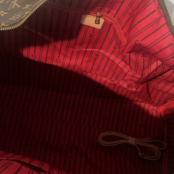 NWOT overnight Duffle bag! - Picture 11 of 12